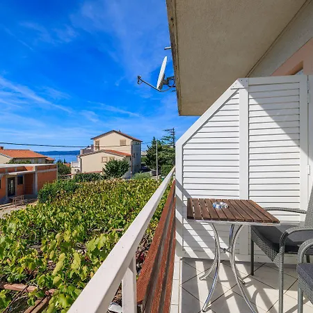 Apartamento Beschauliches Nur 300 Meter Zum Mit Garten Und Grill Novi Vinodolski