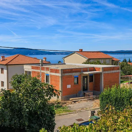Beschauliches Nur 300 Meter Zum Mit Garten Und Grill * Novi Vinodolski